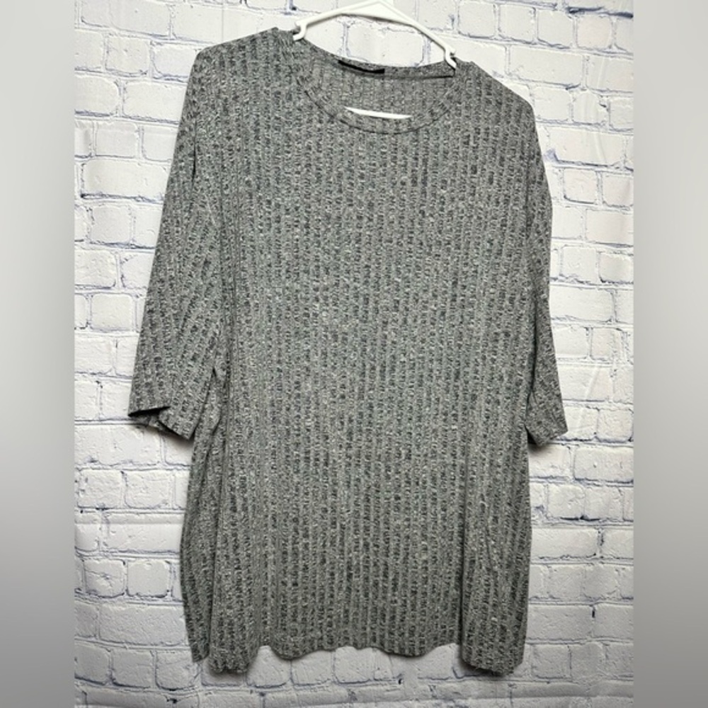 SHEIN grey ribbed short sleeve shirt with scoop neck